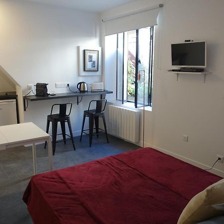 Cite Pilleux - Cozy Apartment In A Private Lane Париж Екстериор снимка